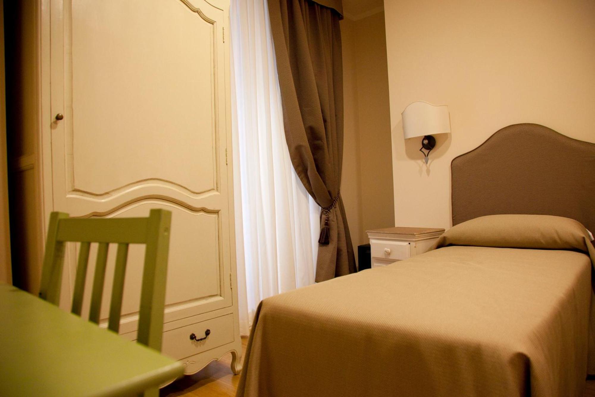 Residenza Dei Gracchi Hotell Rom Exteriör bild