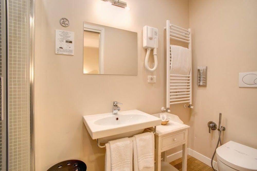 Residenza Dei Gracchi Hotell Rom Exteriör bild